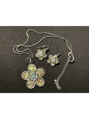 17in Silver Tone Abalone Flower Pedant Necklace W/ Earrings